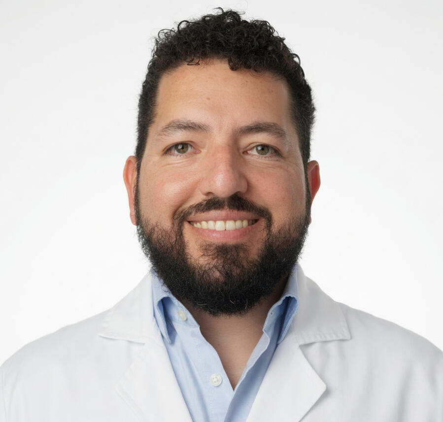 alt="Dr. Jipson Jesús Rodríguez Noguera, neurocirujano en Alicante"